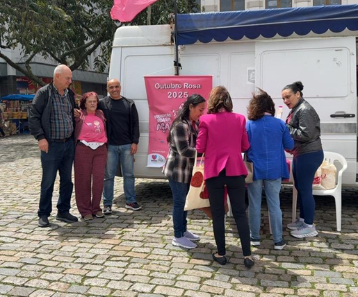 Ação Outubro Rosa AMUCC no Largo da Alfândega: Informação, Conscientização, Acolhimento