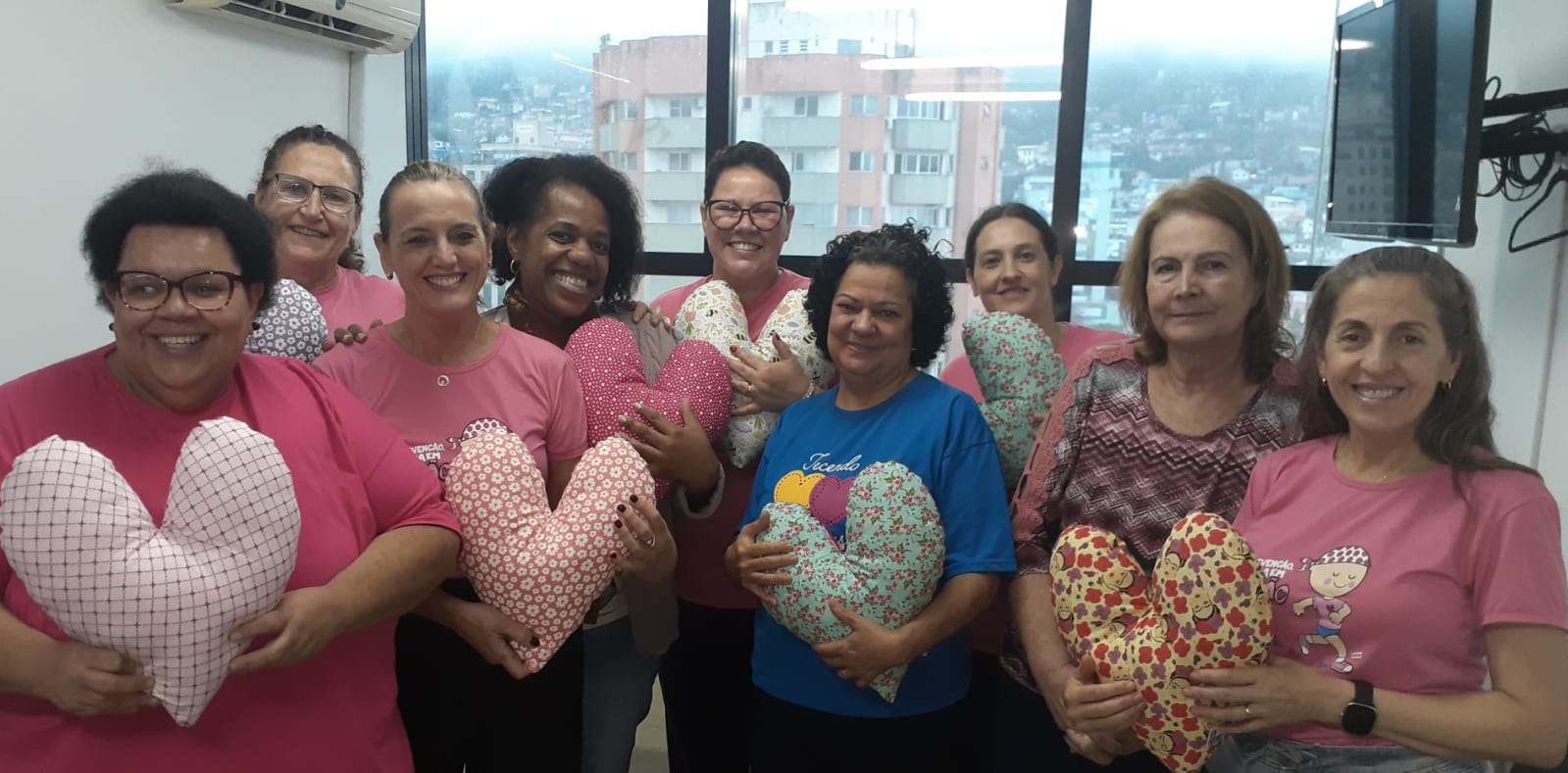 A arteterapia como aliada no tratamento do câncer através do Projeto Tecendo Corações